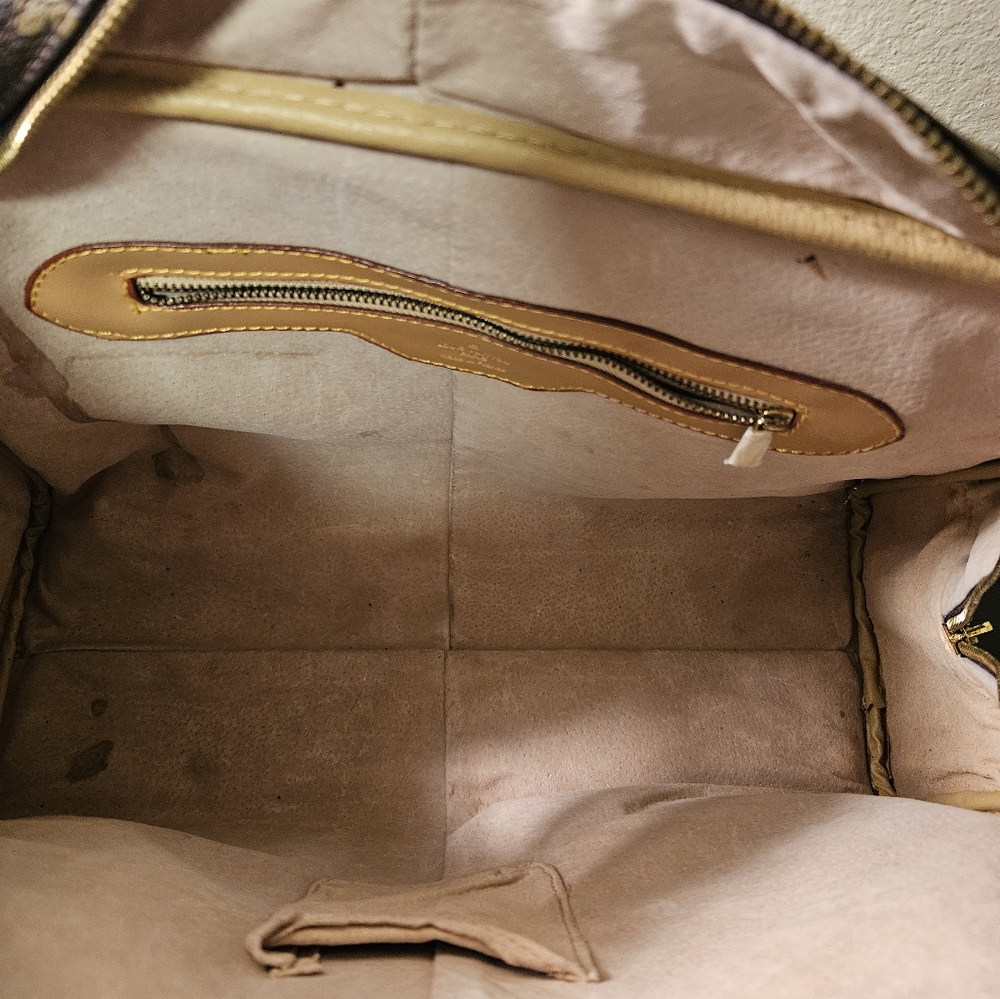 Louis Vuitton Manhattan Cloth Handbag - Picture 5 of 10
